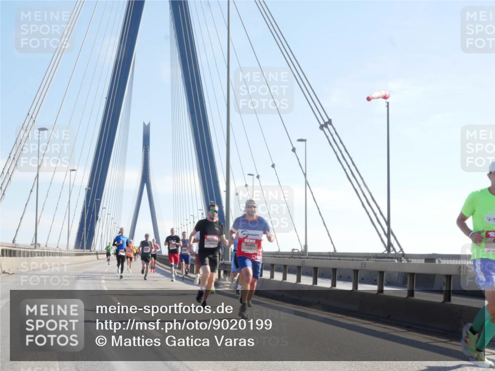 03.10.2025 - Köhlbrandbrückenlauf Matties Gatica Varas http://msf.ph/oto/9020199 03.10.2025 12:21:29 Position 1  meine-sportfotos.de
