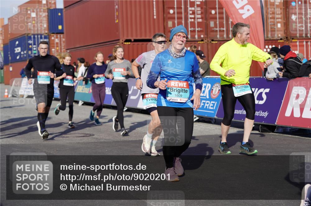 03.10.2025 - Köhlbrandbrückenlauf Michael Burmester http://msf.ph/oto/9020201 03.10.2025 10:20:58 Ziel 1463, 1607, 1609, 1667, 1706, 1846, 1965, 2076, 2200, 2362, 2416, 2456, 2512, 2720, 2721, 2943, 2969, 2977, 2978, 3215, 3306, 3408, 3772 meine-sportfotos.de