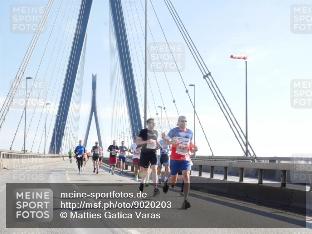 03.10.2025 - Köhlbrandbrückenlauf Matties Gatica Varas http://msf.ph/oto/9020203 03.10.2025 12:21:30 Position 1  meine-sportfotos.de