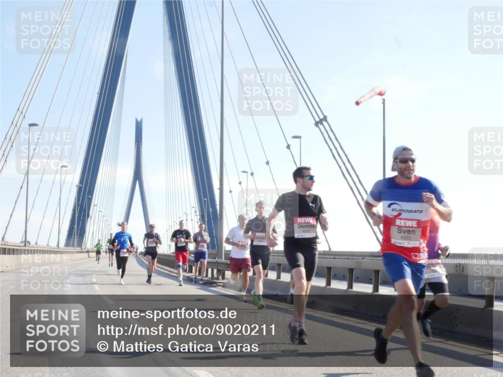 03.10.2025 - Köhlbrandbrückenlauf Matties Gatica Varas http://msf.ph/oto/9020211 03.10.2025 12:21:31 Position 1 4079, 4023 meine-sportfotos.de