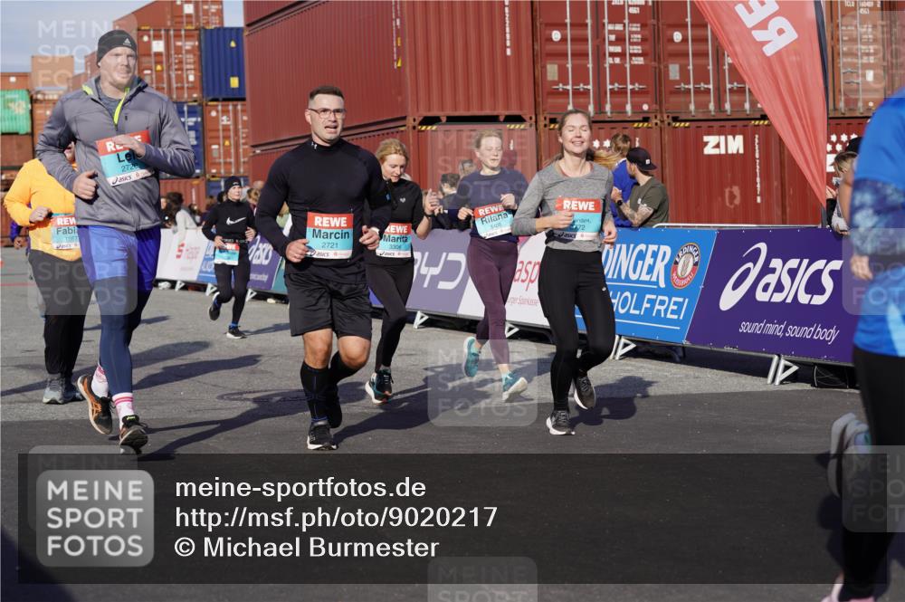 03.10.2025 - Köhlbrandbrückenlauf Michael Burmester http://msf.ph/oto/9020217 03.10.2025 10:20:59 Ziel 1463, 1609, 1667, 1846, 1965, 2076, 2200, 2362, 2416, 2456, 2512, 2720, 2721, 2943, 2969, 2977, 2978, 3215, 3306, 3408, 3772 meine-sportfotos.de
