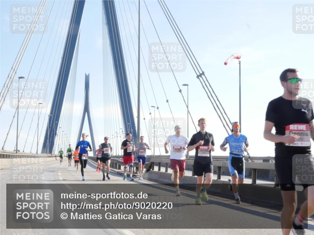 03.10.2025 - Köhlbrandbrückenlauf Matties Gatica Varas http://msf.ph/oto/9020220 03.10.2025 12:21:32 Position 1  meine-sportfotos.de