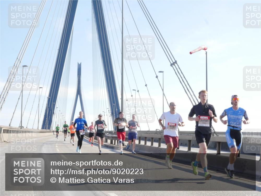 03.10.2025 - Köhlbrandbrückenlauf Matties Gatica Varas http://msf.ph/oto/9020223 03.10.2025 12:21:32 Position 1  meine-sportfotos.de