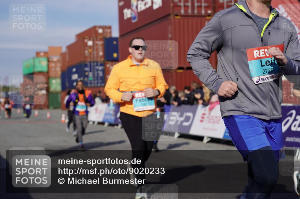 03.10.2025 - Köhlbrandbrückenlauf Michael Burmester http://msf.ph/oto/9020233 03.10.2025 10:21:00 Ziel 1463, 1609, 1667, 1846, 1965, 2076, 2200, 2362, 2416, 2456, 2512, 2720, 2721, 2969, 2977, 2978, 3215, 3306, 3408, 3772 meine-sportfotos.de