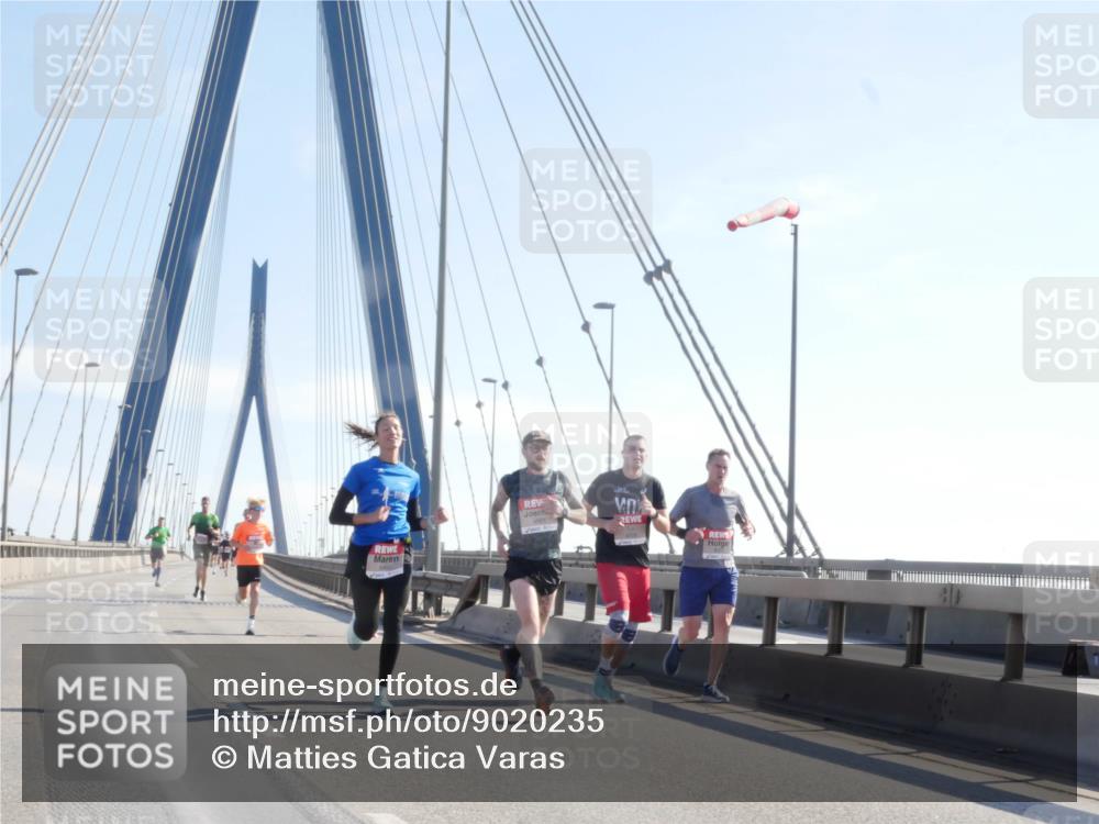 03.10.2025 - Köhlbrandbrückenlauf Matties Gatica Varas http://msf.ph/oto/9020235 03.10.2025 12:21:34 Position 1 4001, 48 meine-sportfotos.de