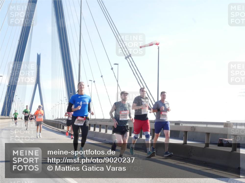 03.10.2025 - Köhlbrandbrückenlauf Matties Gatica Varas http://msf.ph/oto/9020237 03.10.2025 12:21:35 Position 1  meine-sportfotos.de