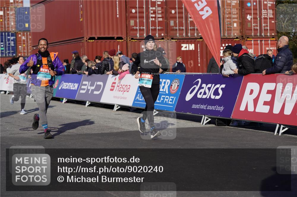 03.10.2025 - Köhlbrandbrückenlauf Michael Burmester http://msf.ph/oto/9020240 03.10.2025 10:21:01 Ziel 1667, 1846, 1965, 2076, 2200, 2362, 2456, 2720, 2721, 3306, 3408, 3772 meine-sportfotos.de