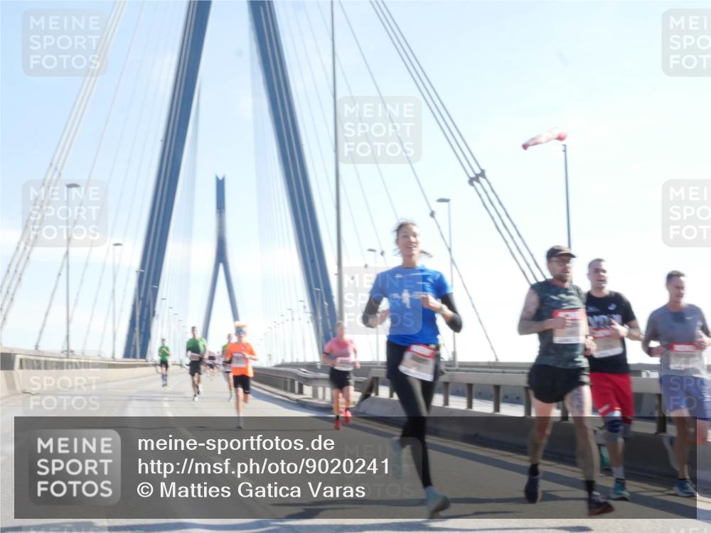 03.10.2025 - Köhlbrandbrückenlauf Matties Gatica Varas http://msf.ph/oto/9020241 03.10.2025 12:21:35 Position 1  meine-sportfotos.de