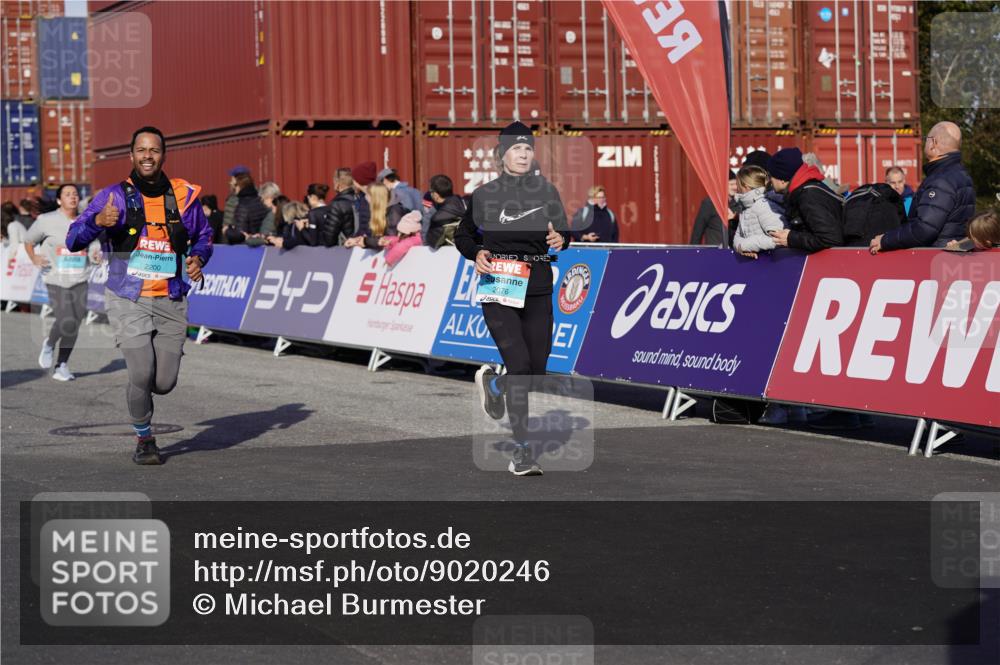 03.10.2025 - Köhlbrandbrückenlauf Michael Burmester http://msf.ph/oto/9020246 03.10.2025 10:21:02 Ziel 1667, 1846, 2076, 2200, 2362, 2456, 2720, 2721, 3306, 3408, 3772 meine-sportfotos.de