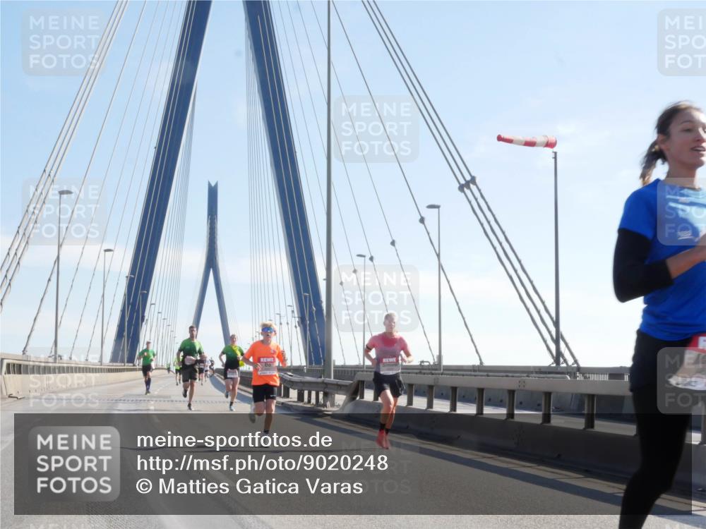 03.10.2025 - Köhlbrandbrückenlauf Matties Gatica Varas http://msf.ph/oto/9020248 03.10.2025 12:21:36 Position 1  meine-sportfotos.de