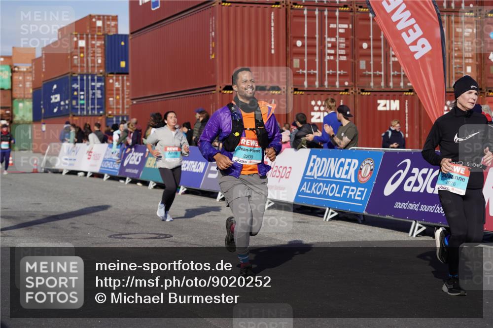 03.10.2025 - Köhlbrandbrückenlauf Michael Burmester http://msf.ph/oto/9020252 03.10.2025 10:21:02 Ziel 1667, 1846, 2076, 2200, 2362, 2456, 2720, 2721, 3306, 3408, 3772 meine-sportfotos.de