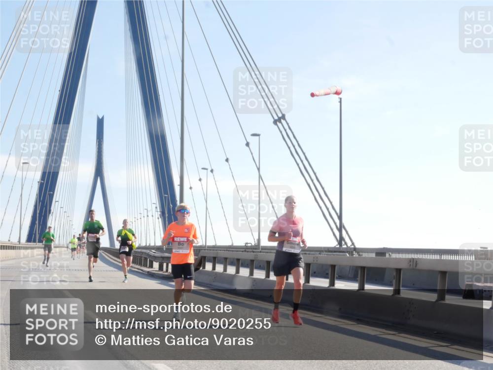 03.10.2025 - Köhlbrandbrückenlauf Matties Gatica Varas http://msf.ph/oto/9020255 03.10.2025 12:21:37 Position 1  meine-sportfotos.de
