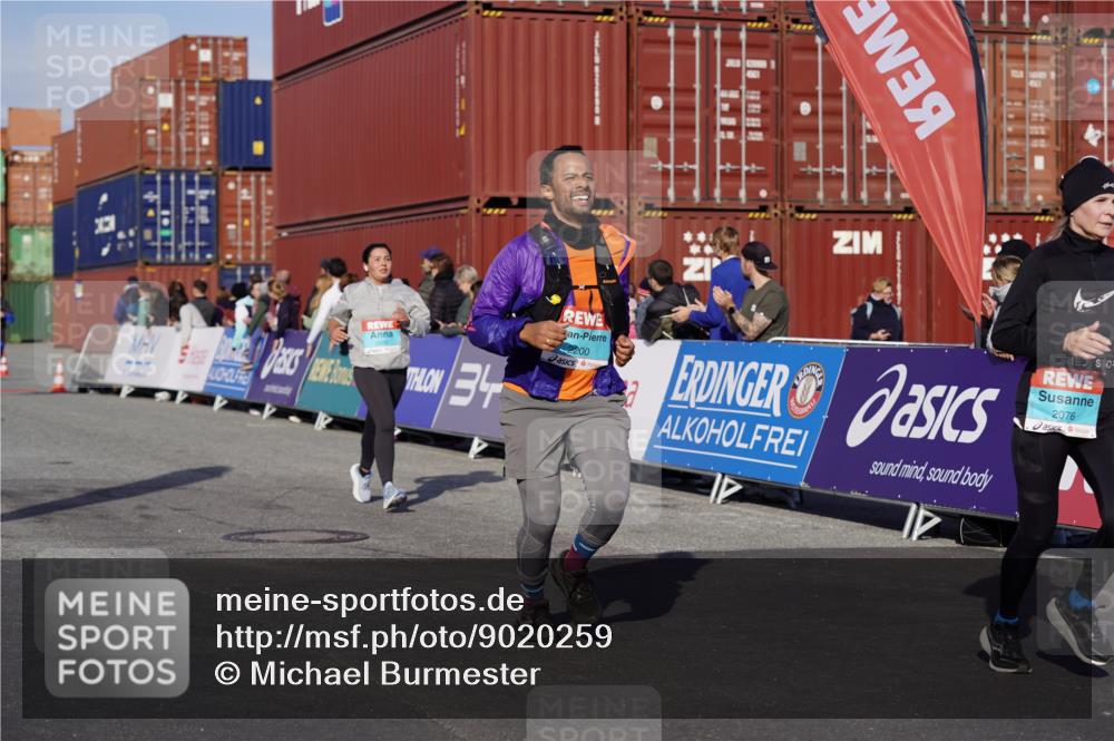 03.10.2025 - Köhlbrandbrückenlauf Michael Burmester http://msf.ph/oto/9020259 03.10.2025 10:21:02 Ziel 1667, 1846, 2076, 2200, 2362, 2456, 2720, 2721, 3306, 3408, 3772 meine-sportfotos.de