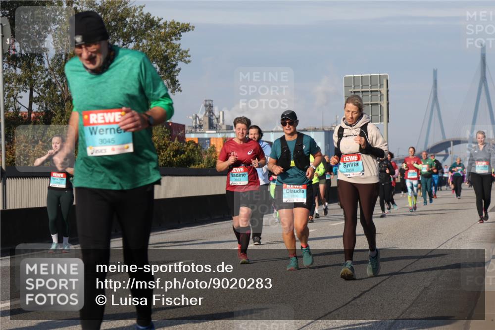 03.10.2025 - Köhlbrandbrückenlauf Luisa Fischer http://msf.ph/oto/9020283 03.10.2025 11:12:19 Position 3 3045, 3663, 2830, 2058 meine-sportfotos.de