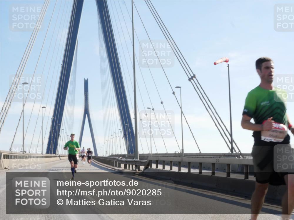 03.10.2025 - Köhlbrandbrückenlauf Matties Gatica Varas http://msf.ph/oto/9020285 03.10.2025 12:21:42 Position 1 312 meine-sportfotos.de