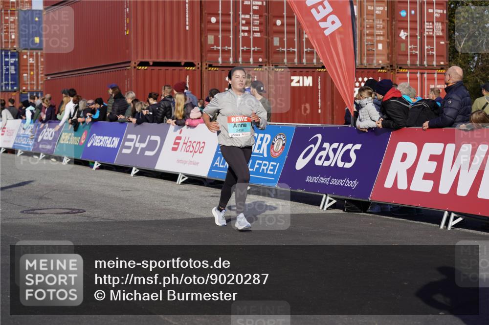 03.10.2025 - Köhlbrandbrückenlauf Michael Burmester http://msf.ph/oto/9020287 03.10.2025 10:21:04 Ziel 1667, 2076, 2119, 2200, 2415, 2456, 2720, 2721, 3306, 3408, 3772 meine-sportfotos.de
