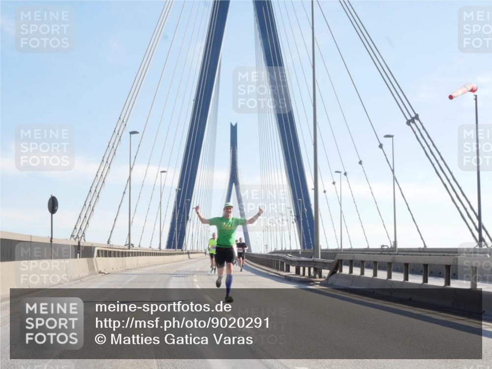 03.10.2025 - Köhlbrandbrückenlauf Matties Gatica Varas http://msf.ph/oto/9020291 03.10.2025 12:21:43 Position 1  meine-sportfotos.de