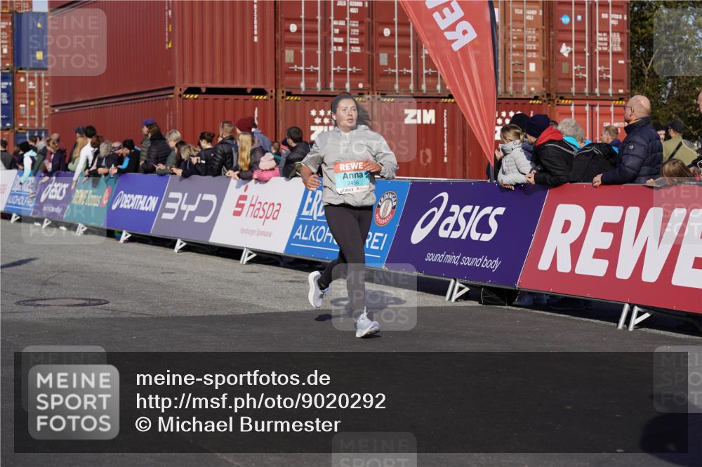 03.10.2025 - Köhlbrandbrückenlauf Michael Burmester http://msf.ph/oto/9020292 03.10.2025 10:21:04 Ziel 1667, 2076, 2119, 2200, 2415, 2456, 2720, 2721, 3306, 3408, 3772 meine-sportfotos.de