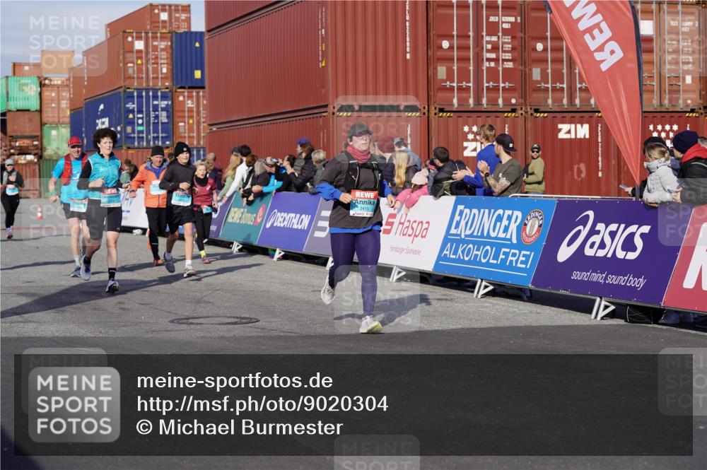 03.10.2025 - Köhlbrandbrückenlauf Michael Burmester http://msf.ph/oto/9020304 03.10.2025 10:21:09 Ziel 1757, 1899, 2068, 2119, 2350, 2369, 2415, 2456, 2897, 3839 meine-sportfotos.de