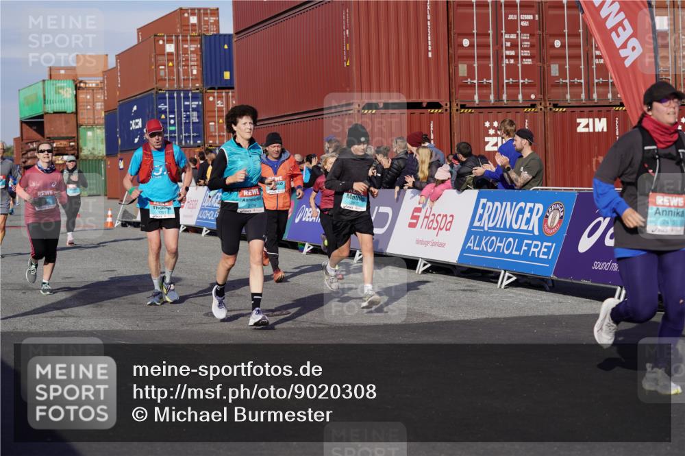 03.10.2025 - Köhlbrandbrückenlauf Michael Burmester http://msf.ph/oto/9020308 03.10.2025 10:21:11 Ziel 1757, 1899, 2068, 2119, 2350, 2369, 2415, 2897, 3116, 3839 meine-sportfotos.de