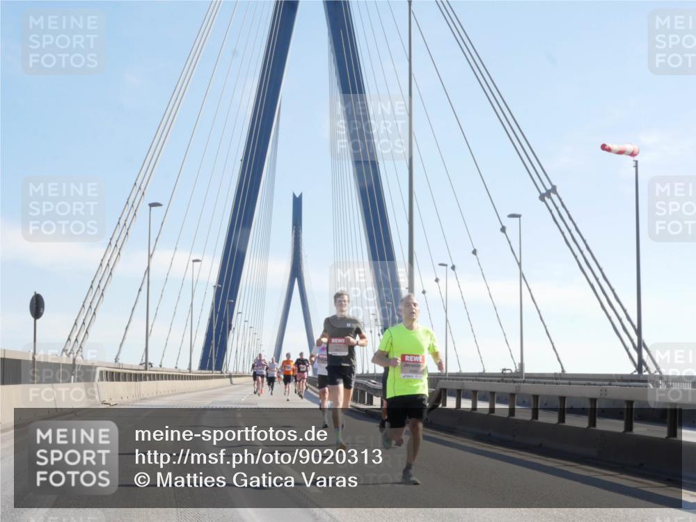 03.10.2025 - Köhlbrandbrückenlauf Matties Gatica Varas http://msf.ph/oto/9020313 03.10.2025 12:21:49 Position 1  meine-sportfotos.de