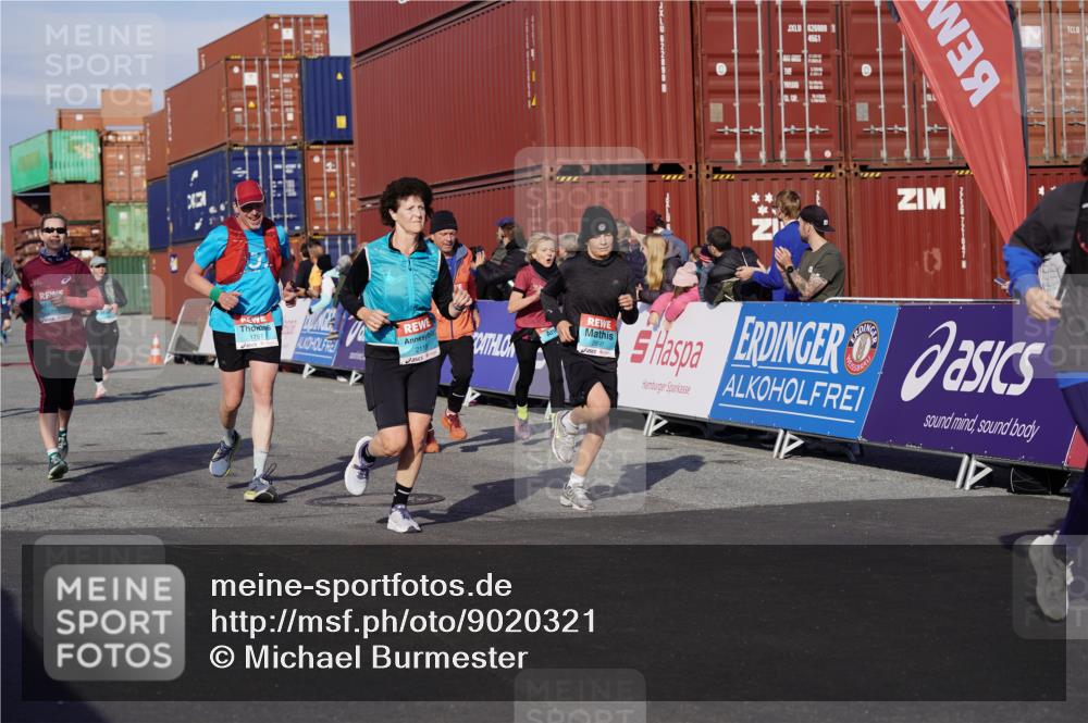 03.10.2025 - Köhlbrandbrückenlauf Michael Burmester http://msf.ph/oto/9020321 03.10.2025 10:21:11 Ziel 1757, 1899, 2068, 2119, 2350, 2369, 2415, 2897, 3116, 3839 meine-sportfotos.de