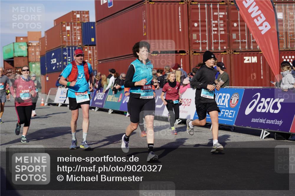 03.10.2025 - Köhlbrandbrückenlauf Michael Burmester http://msf.ph/oto/9020327 03.10.2025 10:21:12 Ziel 1757, 1899, 1992, 2068, 2119, 2350, 2369, 2415, 2616, 2897, 3116, 3839 meine-sportfotos.de