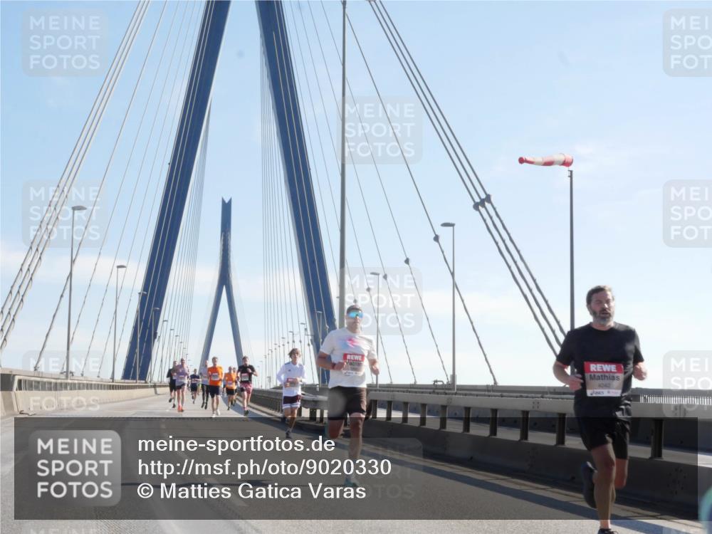 03.10.2025 - Köhlbrandbrückenlauf Matties Gatica Varas http://msf.ph/oto/9020330 03.10.2025 12:21:52 Position 1 4042 meine-sportfotos.de
