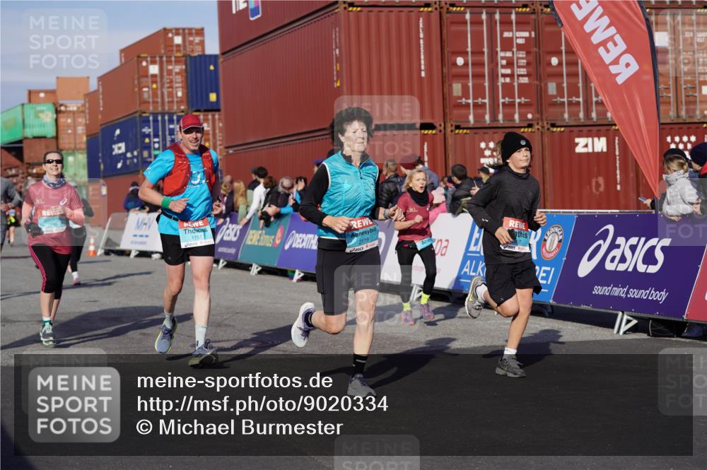 03.10.2025 - Köhlbrandbrückenlauf Michael Burmester http://msf.ph/oto/9020334 03.10.2025 10:21:12 Ziel 1757, 1899, 1992, 2068, 2119, 2350, 2369, 2415, 2616, 2897, 3116, 3839 meine-sportfotos.de