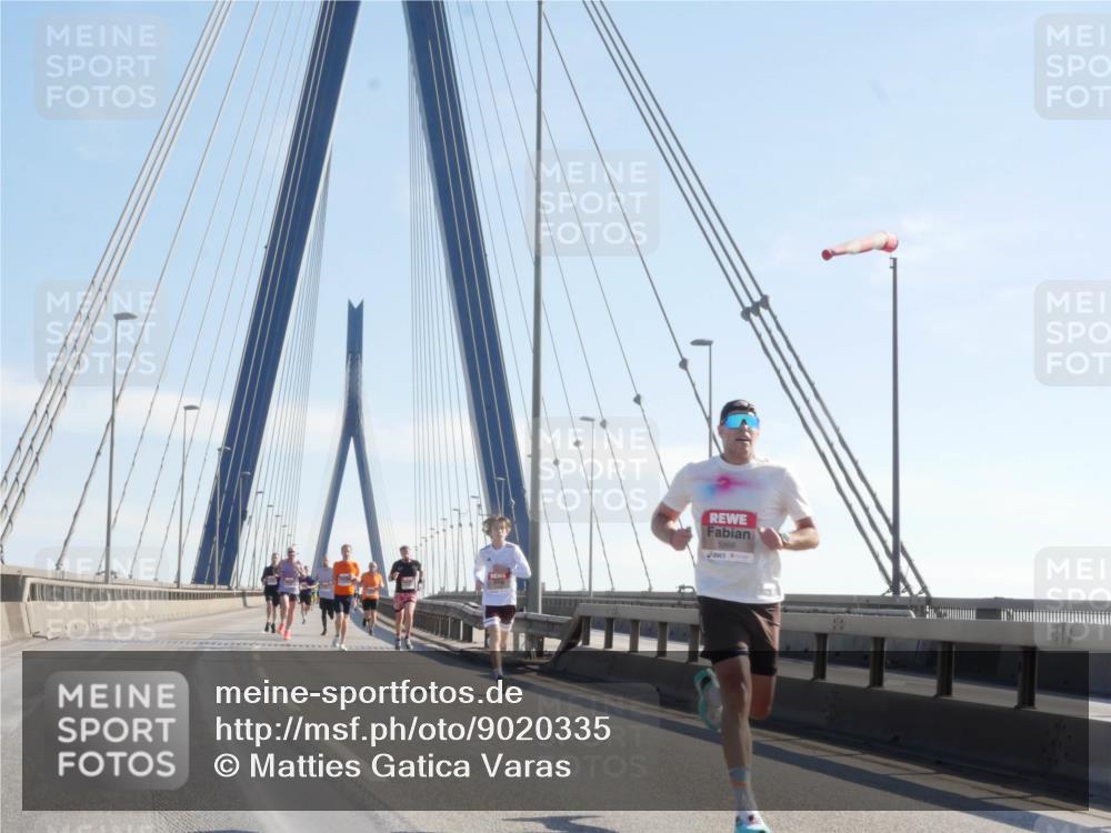 03.10.2025 - Köhlbrandbrückenlauf Matties Gatica Varas http://msf.ph/oto/9020335 03.10.2025 12:21:53 Position 1 5966 meine-sportfotos.de