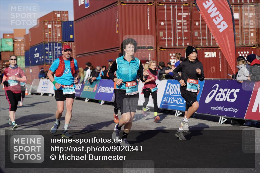 03.10.2025 - Köhlbrandbrückenlauf Michael Burmester http://msf.ph/oto/9020341 03.10.2025 10:21:12 Ziel 1757, 1899, 1992, 2068, 2119, 2350, 2369, 2415, 2616, 2897, 3116, 3839 meine-sportfotos.de