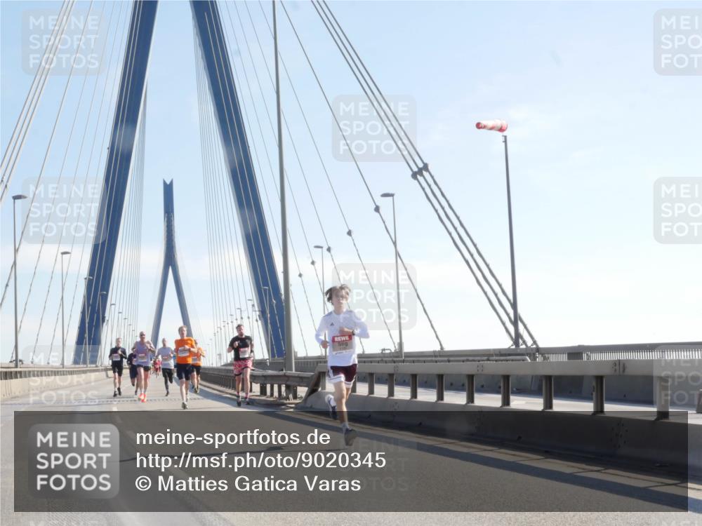 03.10.2025 - Köhlbrandbrückenlauf Matties Gatica Varas http://msf.ph/oto/9020345 03.10.2025 12:21:54 Position 1  meine-sportfotos.de