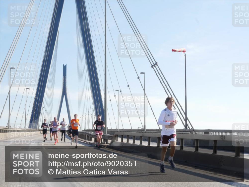 03.10.2025 - Köhlbrandbrückenlauf Matties Gatica Varas http://msf.ph/oto/9020351 03.10.2025 12:21:55 Position 1  meine-sportfotos.de