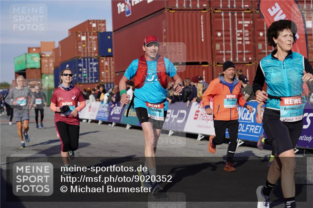 03.10.2025 - Köhlbrandbrückenlauf Michael Burmester http://msf.ph/oto/9020352 03.10.2025 10:21:13 Ziel 1757, 1899, 1992, 2068, 2119, 2350, 2369, 2415, 2616, 2897, 3116, 3839 meine-sportfotos.de