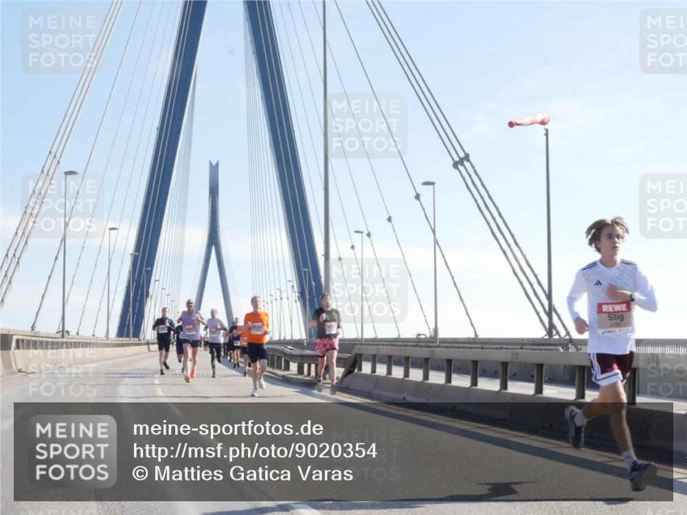 03.10.2025 - Köhlbrandbrückenlauf Matties Gatica Varas http://msf.ph/oto/9020354 03.10.2025 12:21:56 Position 1  meine-sportfotos.de