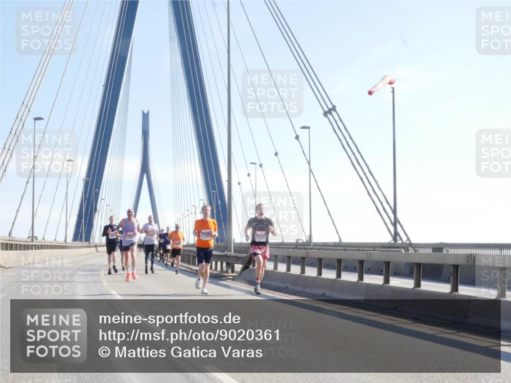 03.10.2025 - Köhlbrandbrückenlauf Matties Gatica Varas http://msf.ph/oto/9020361 03.10.2025 12:21:57 Position 1  meine-sportfotos.de