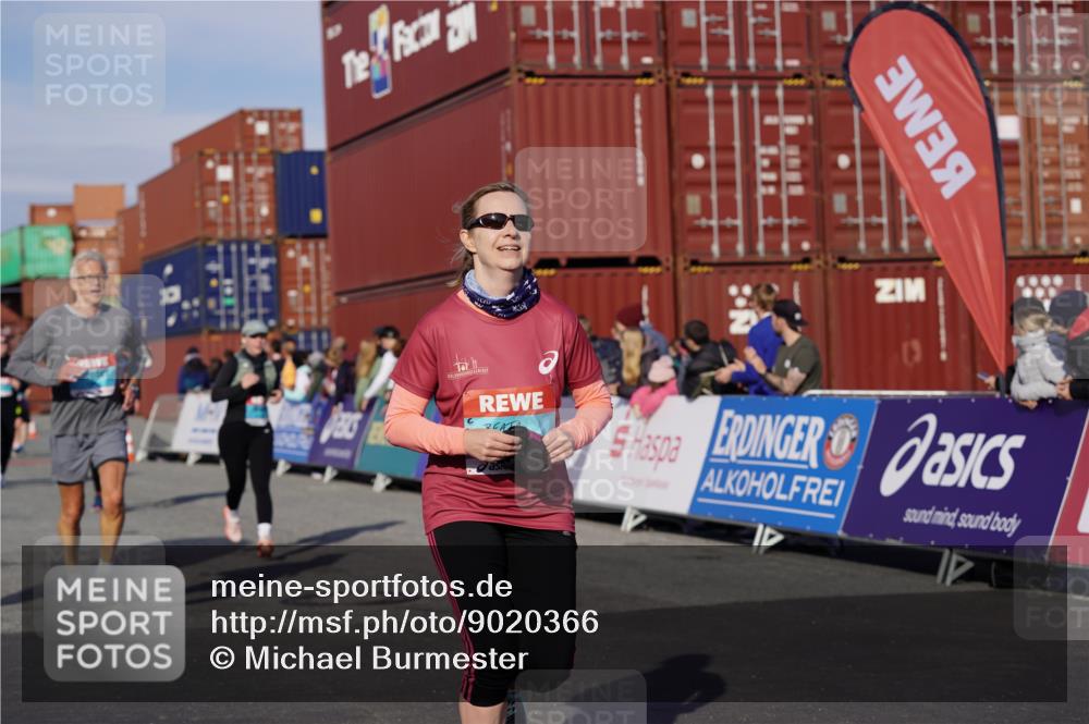 03.10.2025 - Köhlbrandbrückenlauf Michael Burmester http://msf.ph/oto/9020366 03.10.2025 10:21:14 Ziel 1757, 1899, 1992, 2068, 2119, 2350, 2369, 2415, 2616, 2897, 3116, 3839 meine-sportfotos.de