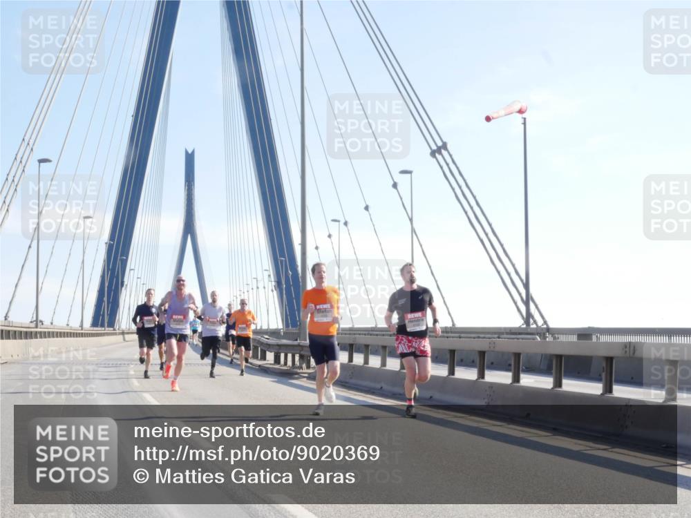03.10.2025 - Köhlbrandbrückenlauf Matties Gatica Varas http://msf.ph/oto/9020369 03.10.2025 12:21:58 Position 1  meine-sportfotos.de