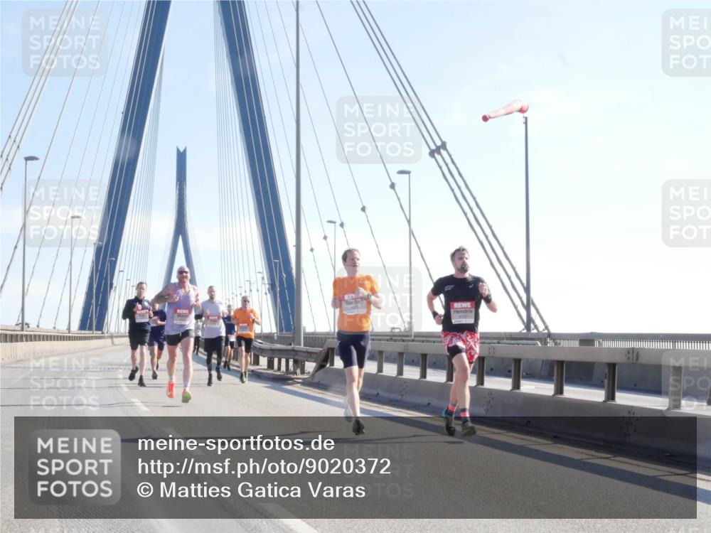 03.10.2025 - Köhlbrandbrückenlauf Matties Gatica Varas http://msf.ph/oto/9020372 03.10.2025 12:21:58 Position 1  meine-sportfotos.de