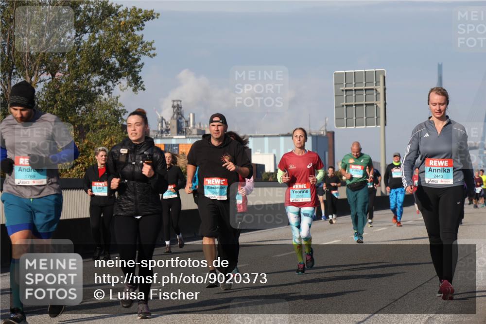 03.10.2025 - Köhlbrandbrückenlauf Luisa Fischer http://msf.ph/oto/9020373 03.10.2025 11:12:29 Position 3 2636, 2533, 2443, 1769 meine-sportfotos.de