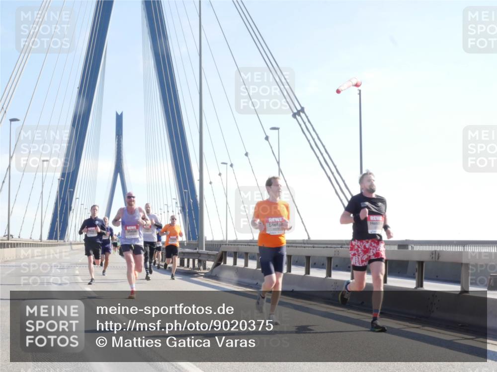 03.10.2025 - Köhlbrandbrückenlauf Matties Gatica Varas http://msf.ph/oto/9020375 03.10.2025 12:21:59 Position 1  meine-sportfotos.de