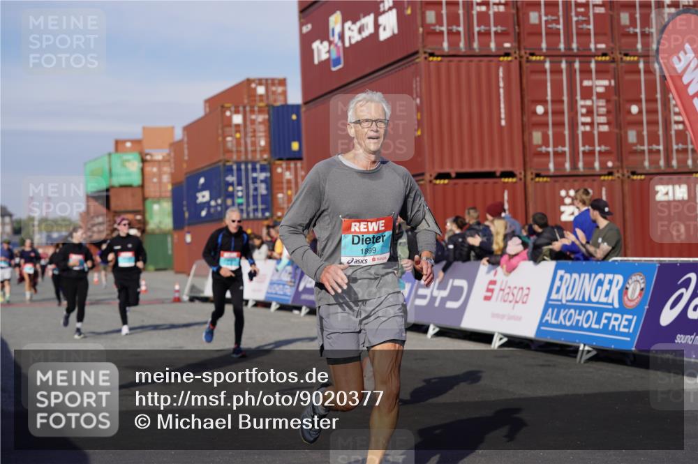 03.10.2025 - Köhlbrandbrückenlauf Michael Burmester http://msf.ph/oto/9020377 03.10.2025 10:21:16 Ziel 1757, 1899, 1992, 2068, 2119, 2154, 2350, 2369, 2616, 2897, 3116, 3839 meine-sportfotos.de
