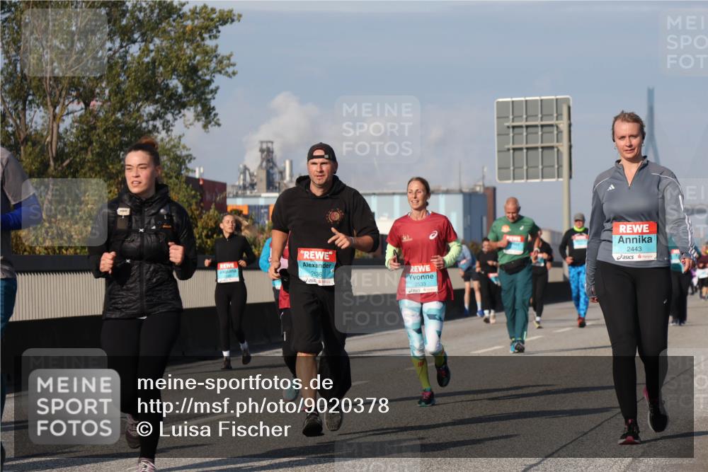 03.10.2025 - Köhlbrandbrückenlauf Luisa Fischer http://msf.ph/oto/9020378 03.10.2025 11:12:30 Position 3 2636, 2533, 2443 meine-sportfotos.de
