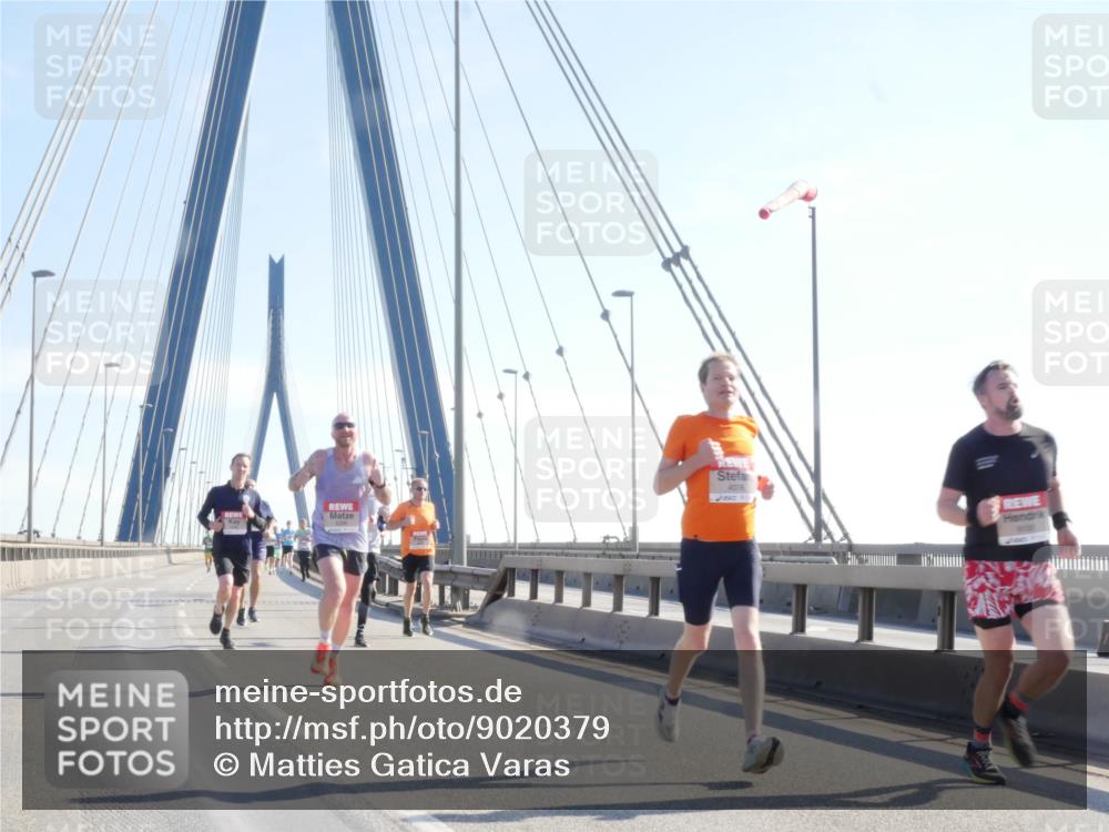 03.10.2025 - Köhlbrandbrückenlauf Matties Gatica Varas http://msf.ph/oto/9020379 03.10.2025 12:21:59 Position 1  meine-sportfotos.de