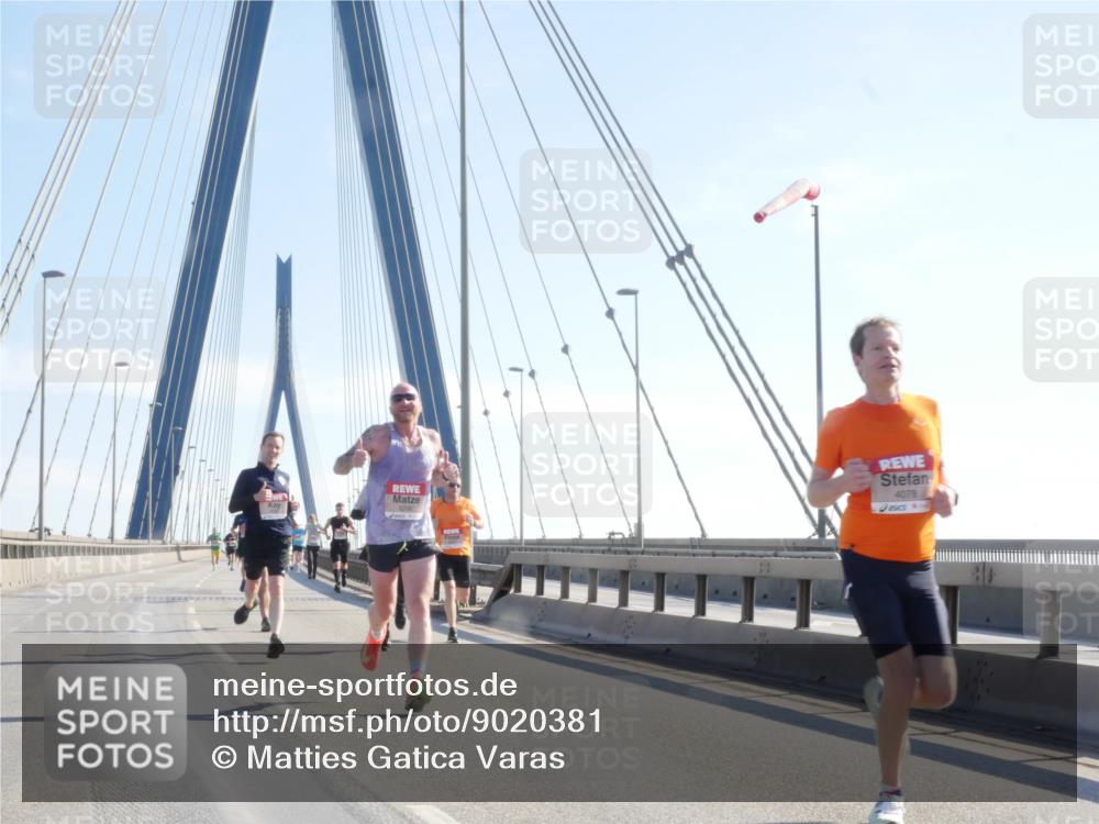 03.10.2025 - Köhlbrandbrückenlauf Matties Gatica Varas http://msf.ph/oto/9020381 03.10.2025 12:21:59 Position 1 4078 meine-sportfotos.de