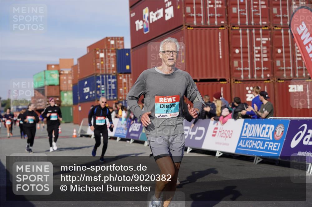 03.10.2025 - Köhlbrandbrückenlauf Michael Burmester http://msf.ph/oto/9020382 03.10.2025 10:21:16 Ziel 1757, 1899, 1992, 2068, 2119, 2154, 2350, 2369, 2616, 2897, 3116, 3839 meine-sportfotos.de