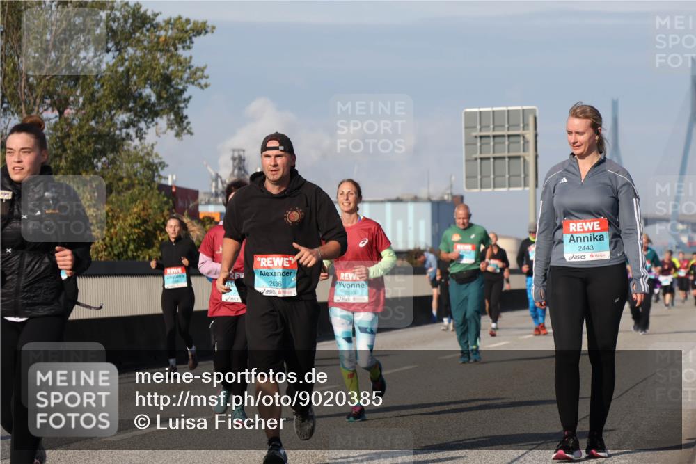 03.10.2025 - Köhlbrandbrückenlauf Luisa Fischer http://msf.ph/oto/9020385 03.10.2025 11:12:30 Position 3 2636, 2533, 2443 meine-sportfotos.de