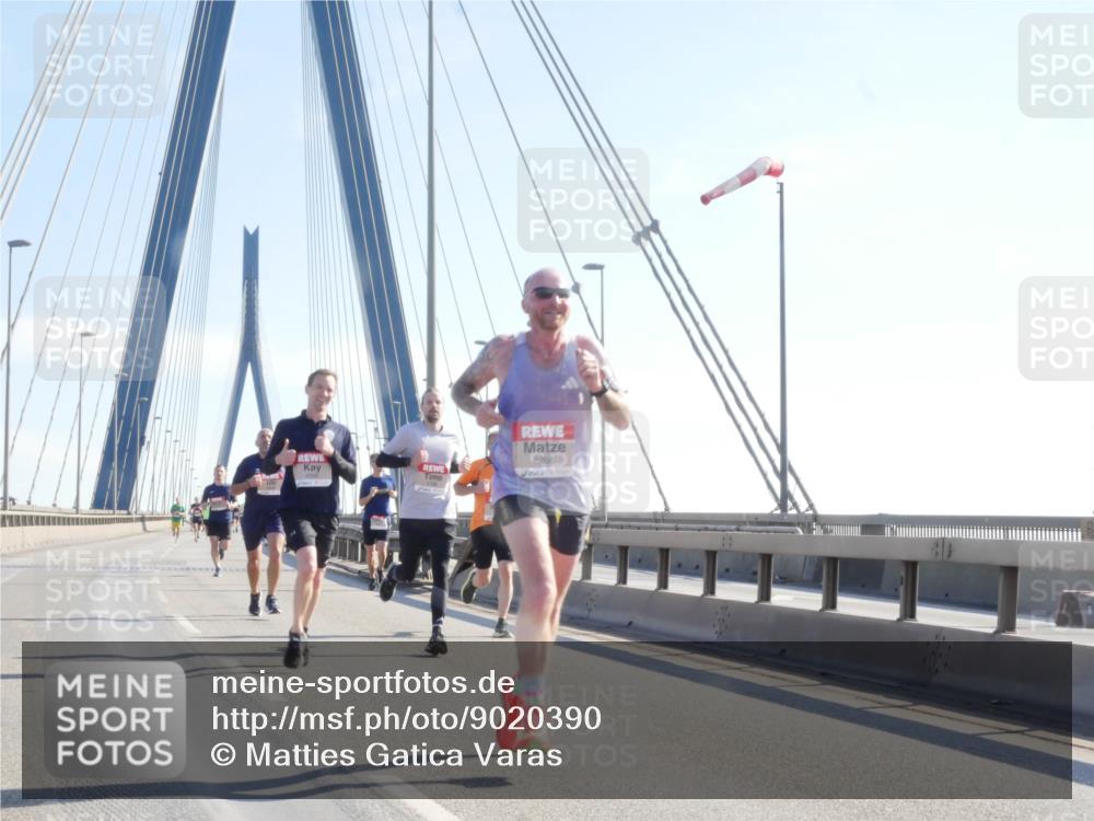 03.10.2025 - Köhlbrandbrückenlauf Matties Gatica Varas http://msf.ph/oto/9020390 03.10.2025 12:22:00 Position 1 6206, 11 meine-sportfotos.de