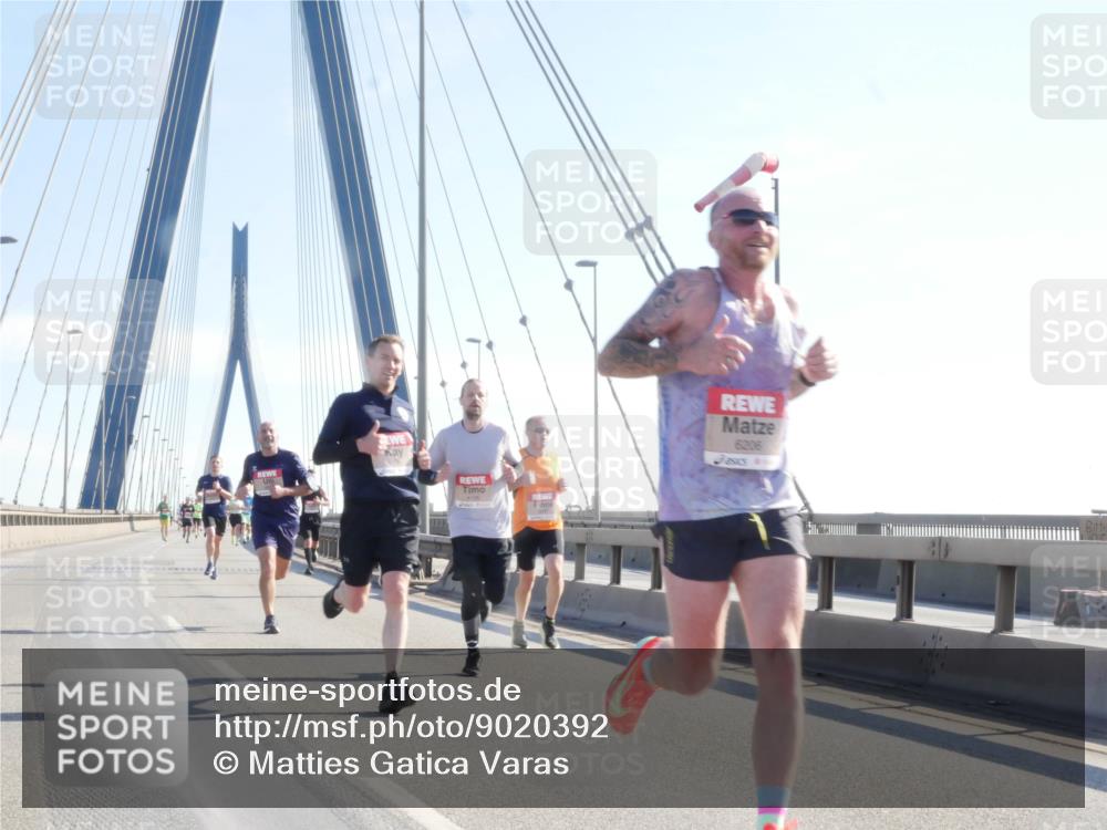 03.10.2025 - Köhlbrandbrückenlauf Matties Gatica Varas http://msf.ph/oto/9020392 03.10.2025 12:22:01 Position 1 6206 meine-sportfotos.de