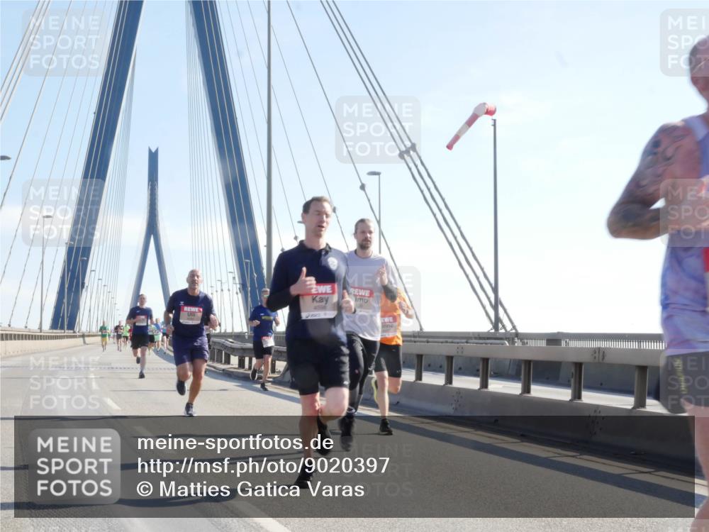 03.10.2025 - Köhlbrandbrückenlauf Matties Gatica Varas http://msf.ph/oto/9020397 03.10.2025 12:22:01 Position 1  meine-sportfotos.de